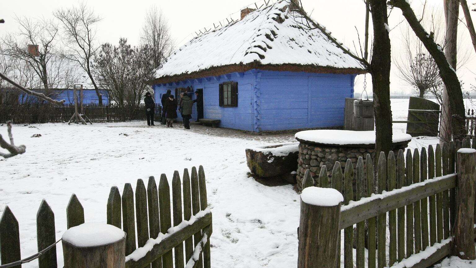 Drewniane chaty i sielski klimat. Mazowieckie miasto zachwyca turystów. To tu kręcono 