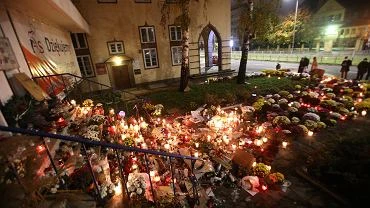 Wiece i znicze przed siedzibami politykw Prawa i Sprawiedliwoci. Od Strajku Kobiet i AgroUnii