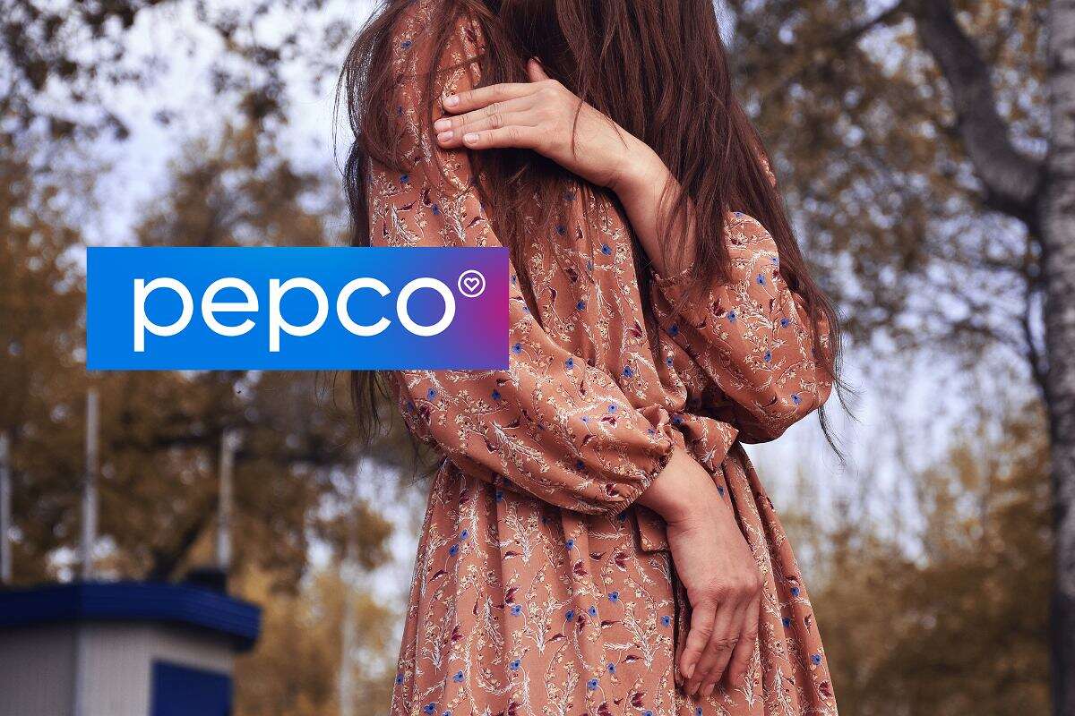 Wysmukla talię i podbije jesienne trendy. Sukienka z Pepco to mój faworyt. Od 35 zł w Reserved i Renee