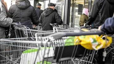 Inflacja w Polsce na razie ani myli mocno zwalnia. S nowe dane GUS za padziernik