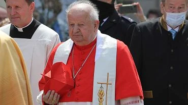 Kard. Dziwisz twierdzi, e nie dosta listu ws. pedofila. Ks. Isakowicz-Zaleski ujawni jego tre
