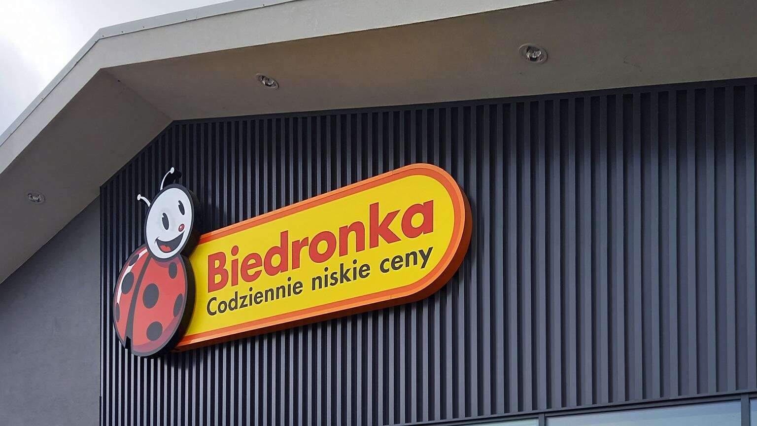 Cenowa magia! Kultowy ekspres do kawy teraz -75% w Biedronce. Tak tanio jeszcze nie było. A co w Kik?