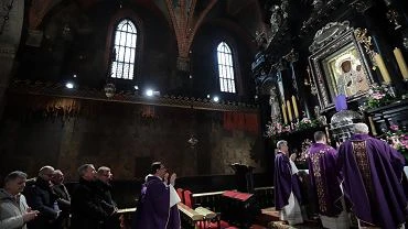 Jasna Gra. 25 przypadkw koronawirusa wrd zakonnikw. Zakazili si na rekolekcjach nad morzem