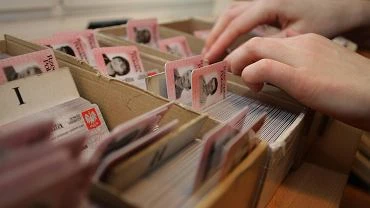 Zmiany w dowodach osobistych. Na dokumentach pojawi si odciski palcw i podpis posiadacza