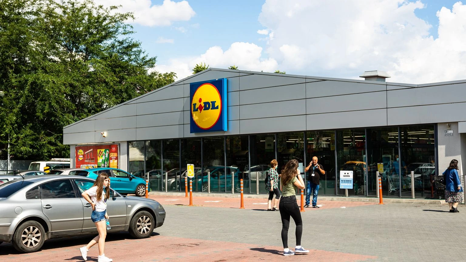 Koniec z pogniecionymi ubraniami - Lidl wyprzedaje niezbÄdnik podrĂłĹźnika za 69 zĹ. A w Action?