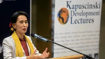 Po 30 latach Aung San Suu Kyi odebrano nagrod od PE. Powodem 