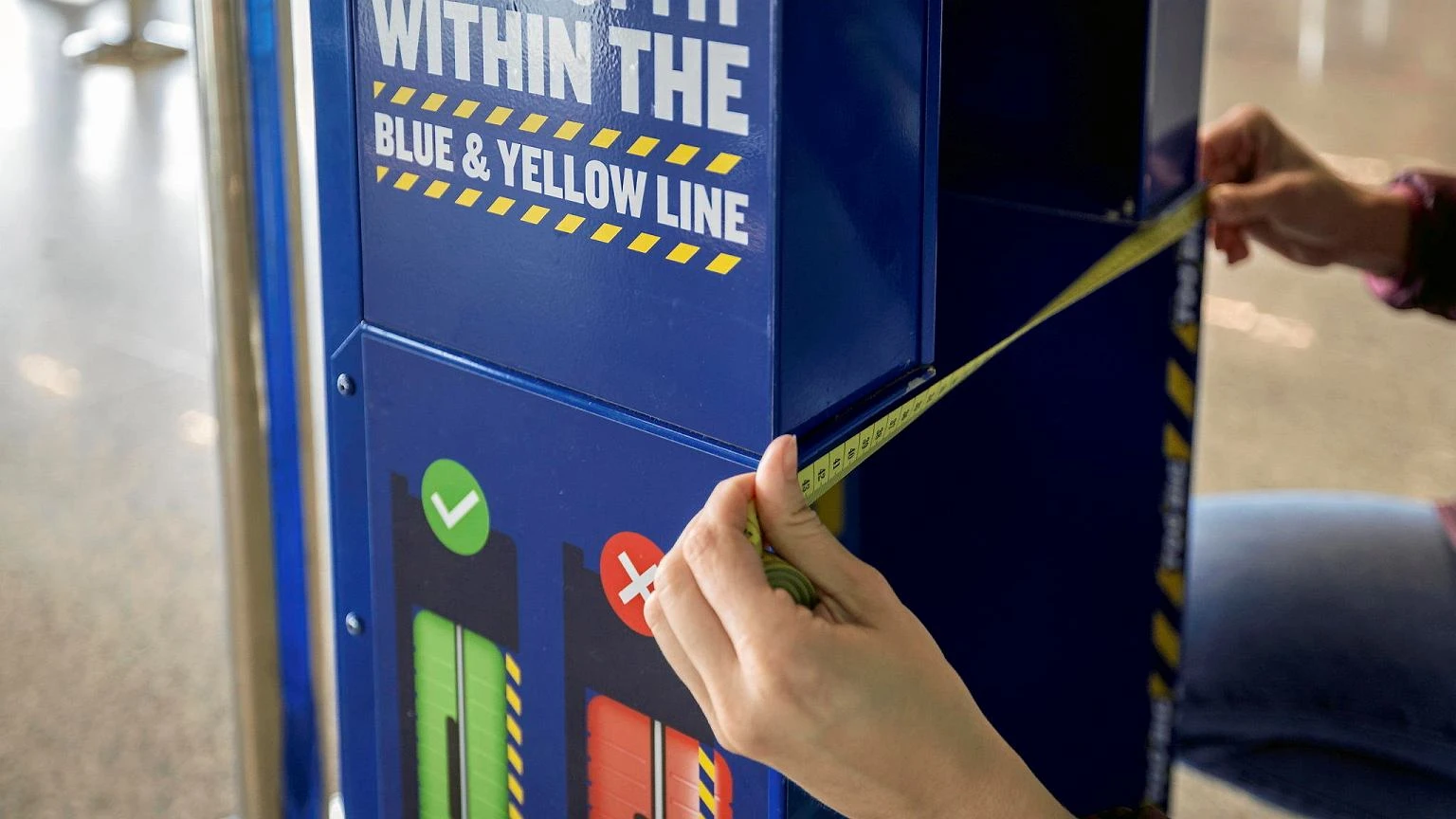 Miała bagaż za szeroki o dwa centymetry. Ryanair kazał 