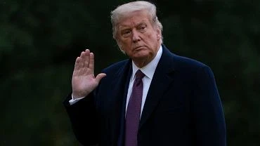 Donald Trump na kwarantannie, czeka na wyniki testu. Jego bliska wsppracowniczka zakaona COVID-19
