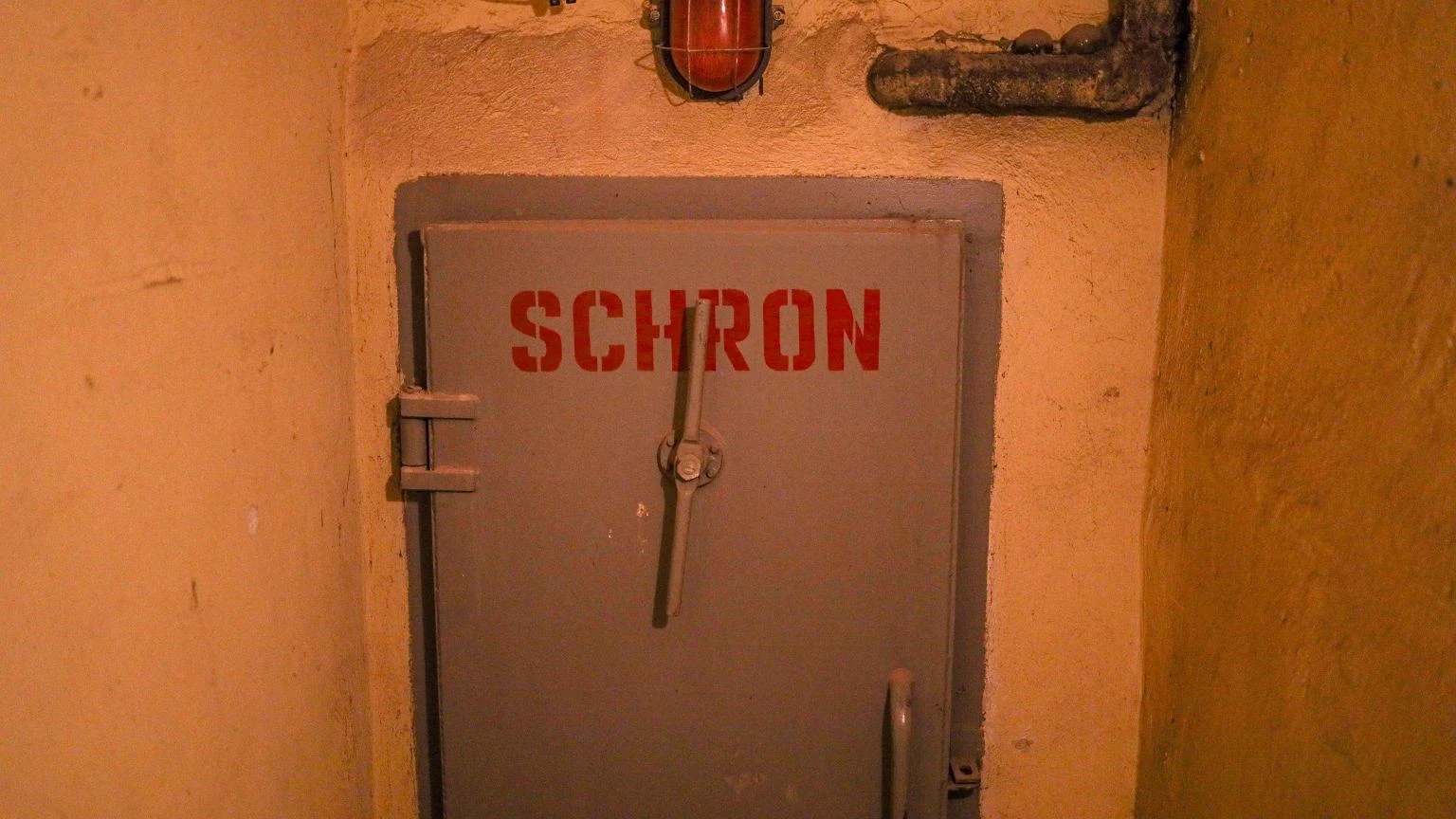 Od 1 stycznia mieszkania jeszcze droĹźsze? WchodzÄ nowe przepisy. Chodzi o schrony w blokach