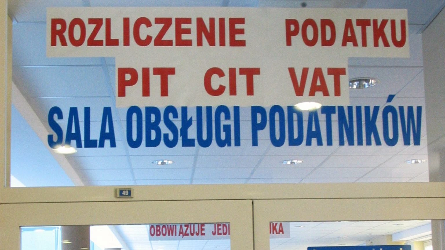 Rodzice dają ci pieniądze? Uważaj na fiskusa. Zapomnisz o jednym i zapłacisz podatek