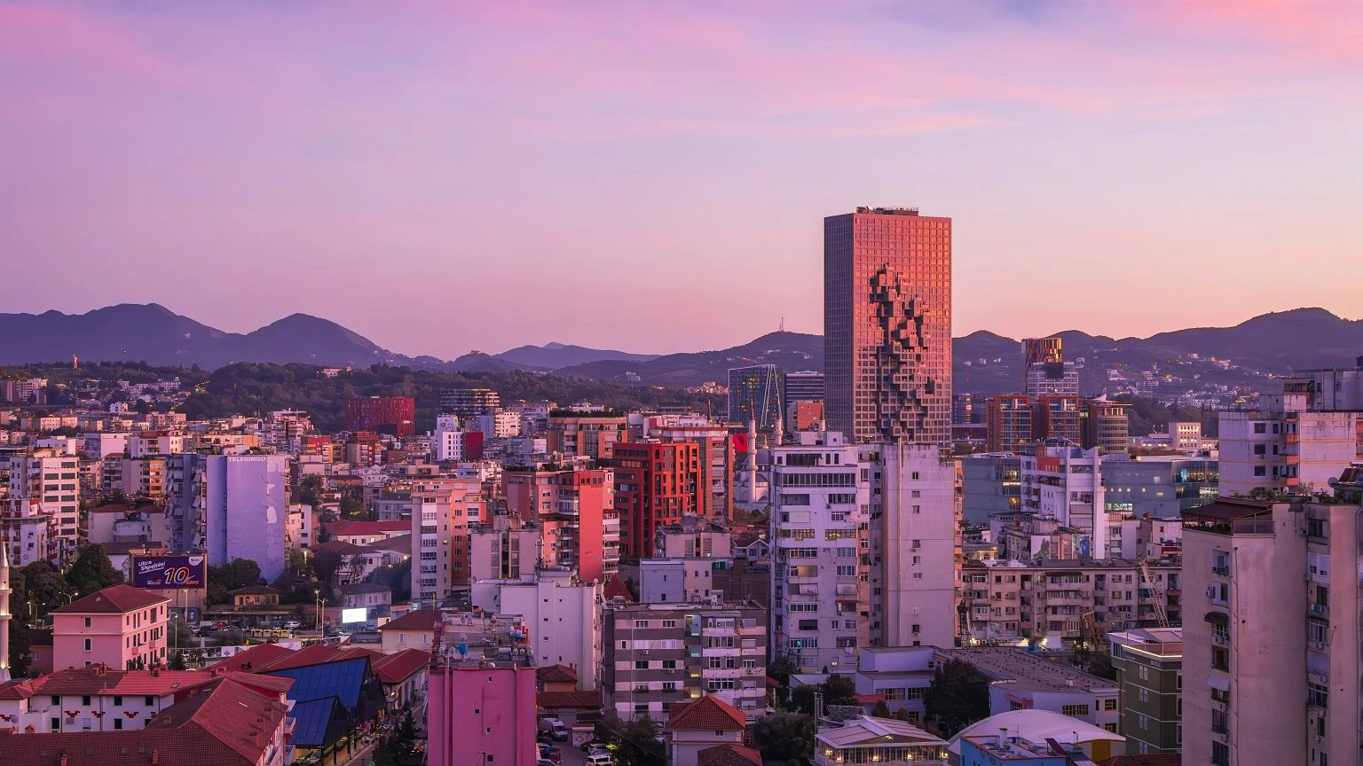 Nowy hit turystyczny z Polski. Tanio i Ĺadnie. Przez lata ta europejska stolica byĹa omijana