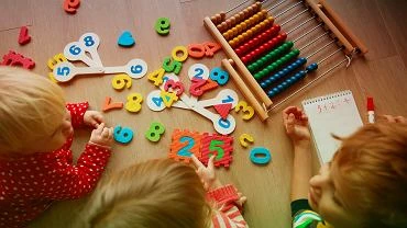 Nauka poprzez zabaw ju od najmodszych lat. Podpowiadamy jak to zrobi