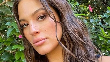 Ashley Graham pokazuje, jak si zmienio jej ciao po ciy. Jest nagranie rozstpw