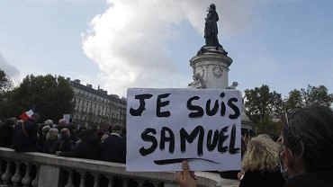 Francja. Trzy kolejne osoby aresztowane w sprawie gonego zabjstwa nauczyciela