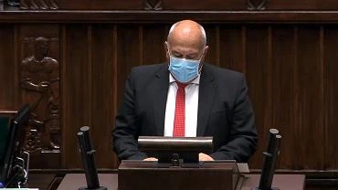 Minister finansw broni w Sejmie projektu budetu na rok 2021. 