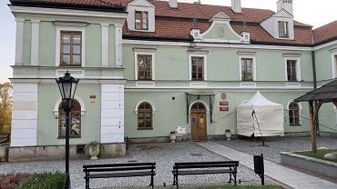 Koronawirus. Praca zdalna w urzdach od wtorku. Nowe upowanienia dla kierownikw