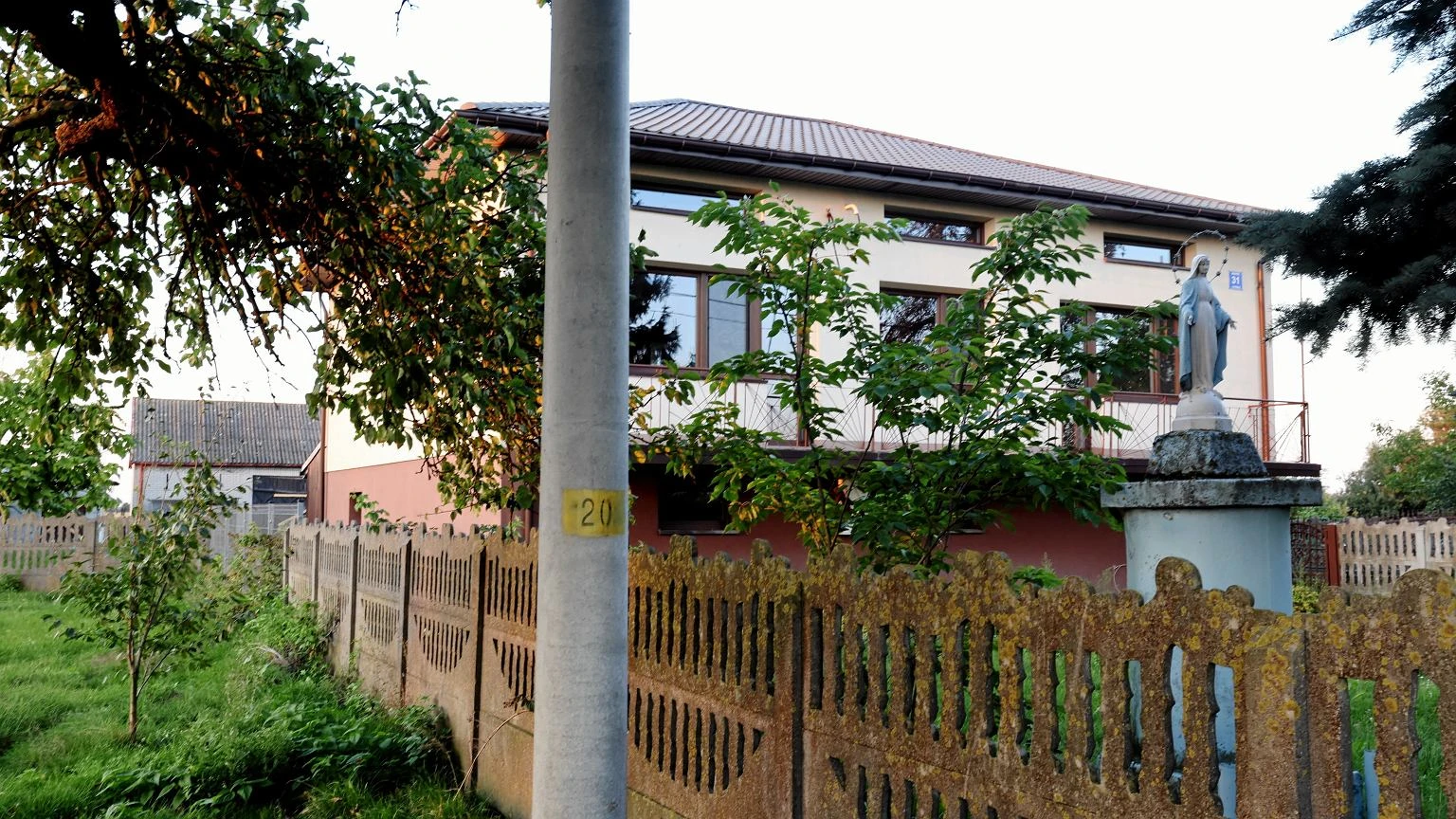 Sąsiad stawia płot bez konsultacji, a potem chce połowę pieniędzy. Czy ma do tego prawo?