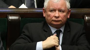Ostry spadek poparcia dla PiS w nowym sondau. 