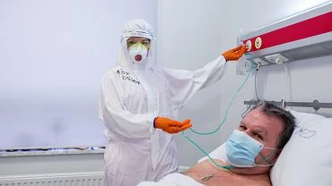 Byy szef GIS ciko przechodzi COVID-19. Napisa do Grniak, ktra twierdzi, e w szpitalach le statyci