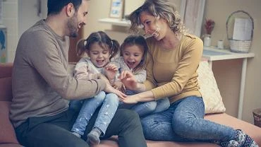 Becikowe, zasiki rodzinne, 500+, 300 z na szkoln wyprawk. Sprawd, ile pienidzy moesz dosta na dziecko