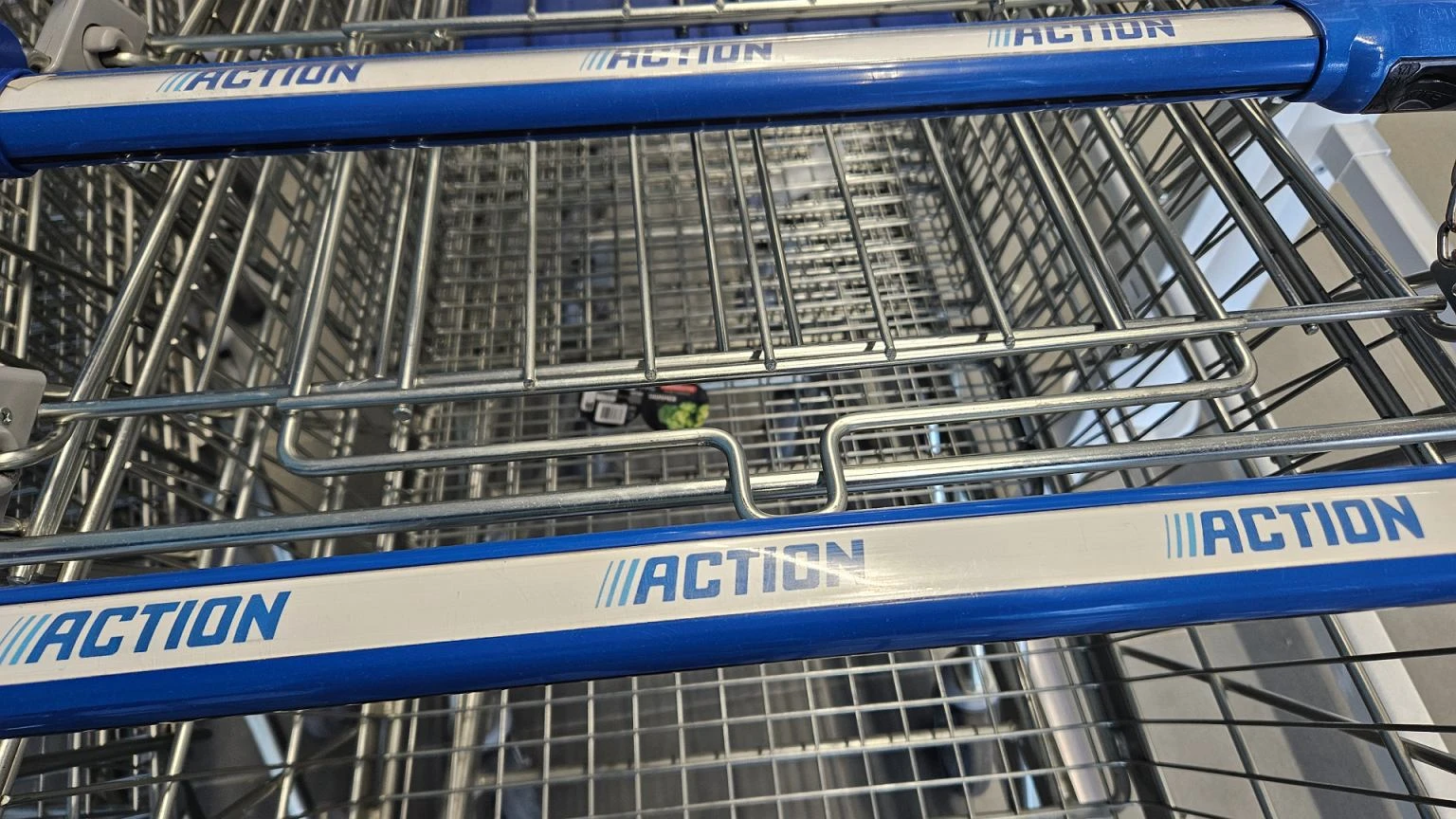 Żelazko stoi i się kurzy przez cacko z Action za 79 zł. Działa bez rozkładania deski. Co w Lidlu?