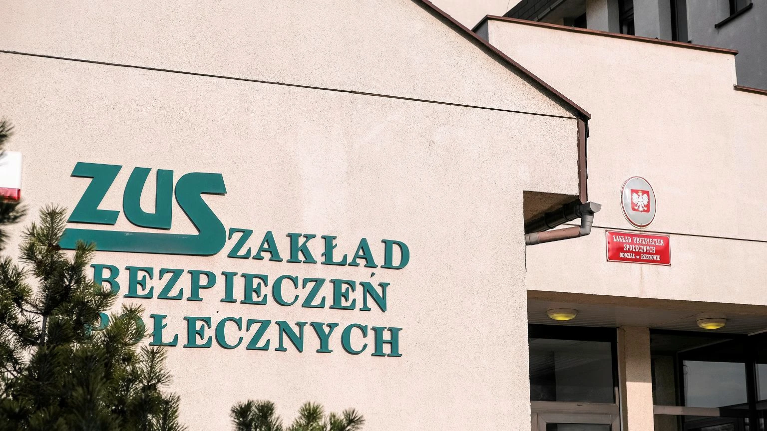 2610 zĹ co miesiÄc. WciÄĹź maĹo osĂłb wie o nowym Ĺwiadczeniu z ZUS
