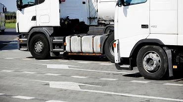 Radomsko. 16-letni Marokaczyk przez dwa dni jecha pod naczep ciarwki