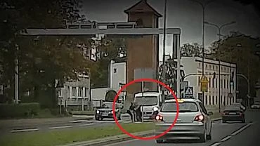 Wypadki na pasach. W Raciborzu potrcone nastolatki, w Mysowicach mczyzna idcy z wzkiem