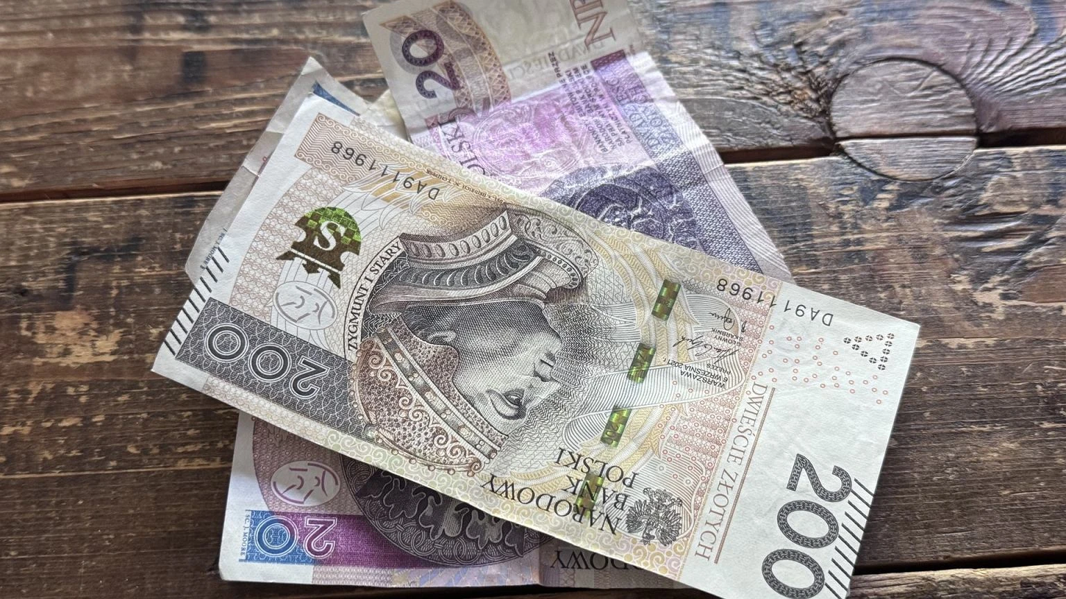 Bez internetu i kart nie zapłacisz. Bank centralny oszacował, ile gotówki pozwala przetrwać