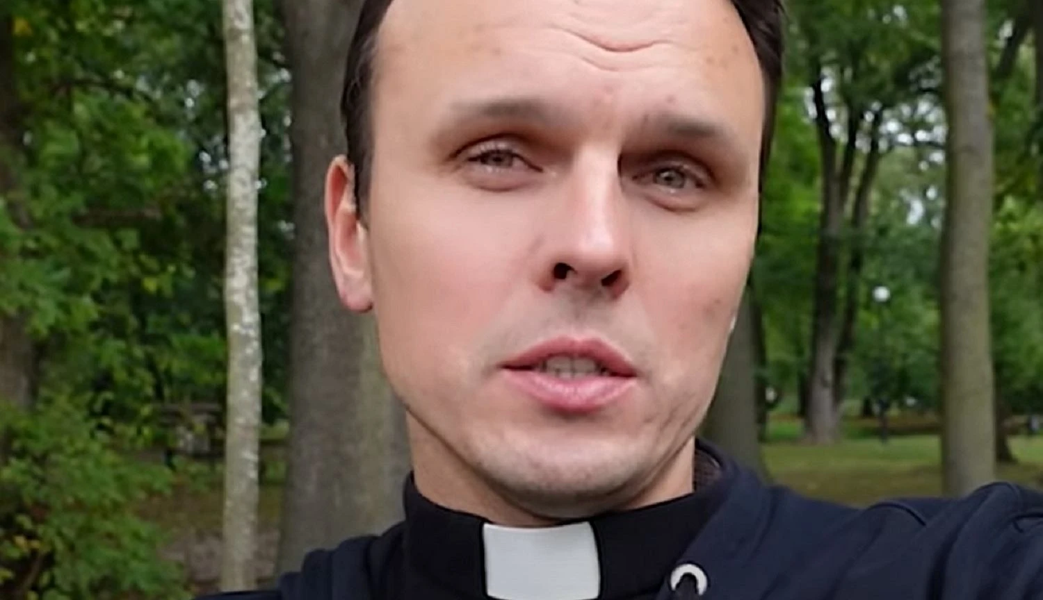 KiedyĹ dziaĹaĹa tam agencja towarzyska. Teraz swojÄ klubokawiarniÄ przeniĂłsĹ tu ksiÄdz