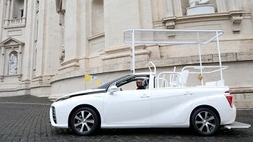 Papamobile napdzane wodorem. Papie otrzyma ekologiczn Toyot Mirai