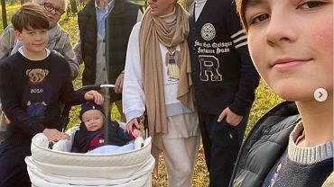 Magorzata Rozenek na spacerze z rodzin. Fanki zwrciy uwag na wyraz twarzy Henia. 