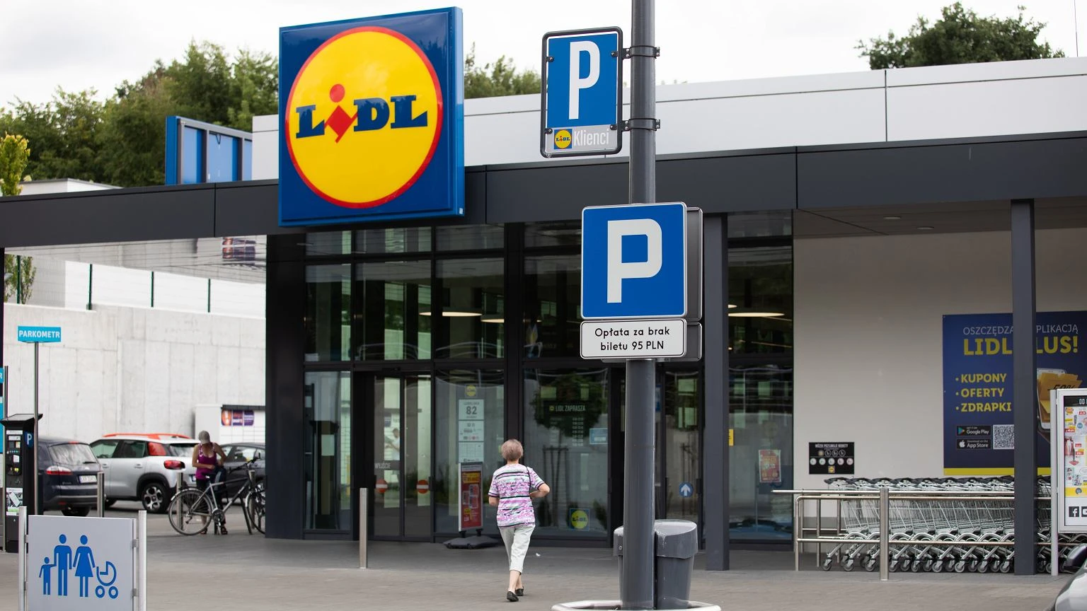 Lidl rzucił cenowy hit. Potreningowy must have kupisz 30 proc. taniej. A co w Kauflandzie i Hebe?