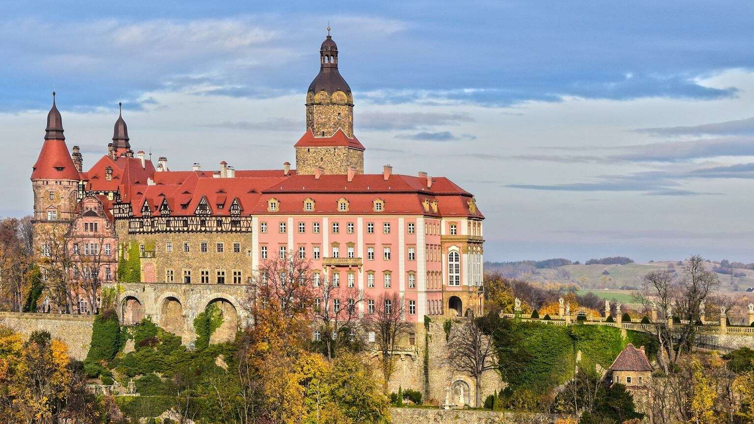 Zaginiony ogród odkryty. Ten zamek skrywa wiele tajemnic. Naukowcy wzięli go pod lupę