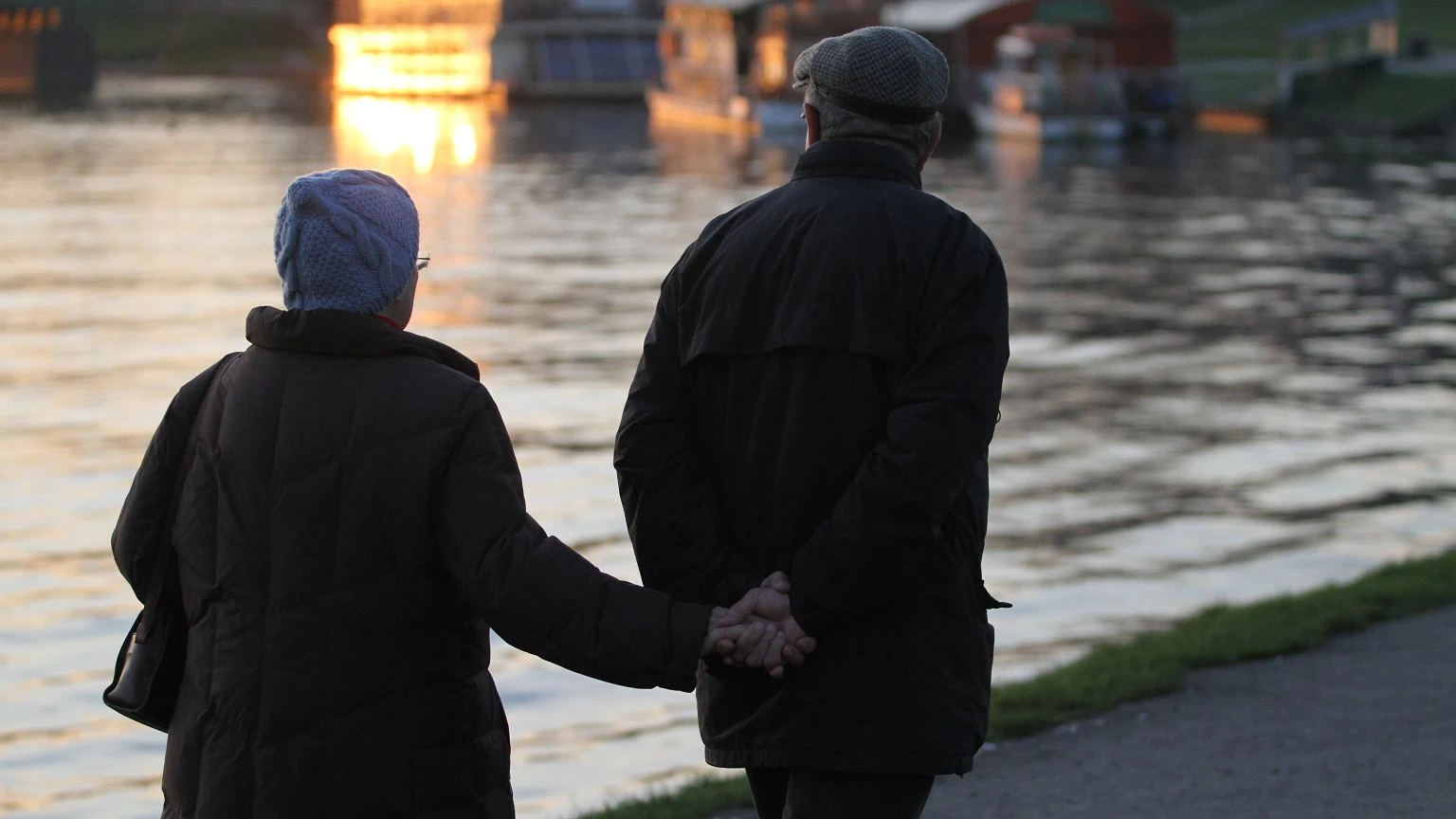 Ile kroków dziennie po 60. roku życia? Ta liczba chroni serce, kości i samopoczucie seniora