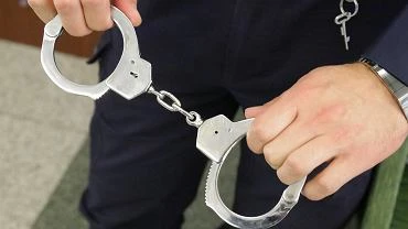 Legnica. Napada na sklep z rcznym miotaczem gazu. 29-latka trafia w rce policji