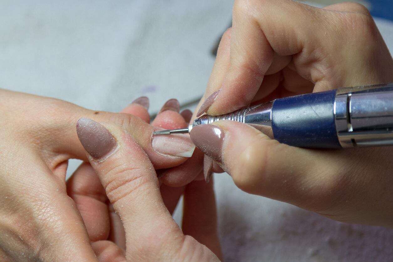 To dla tego manicure porzuciłam klasyczny french. Baza jest ta sama, ale dorzucam jedną rzecz