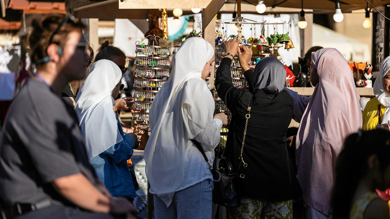 Arabska turystka oburzona obsĹugÄ w krakowskim sklepie. 