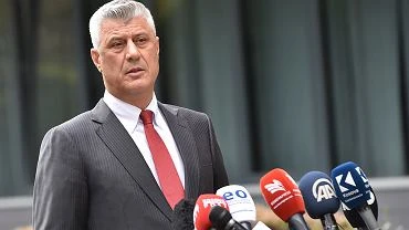 Kosowo. Prezydent ustpuje z urzdu. Trybuna do spraw zbrodni wojennych postawi mu zarzuty
