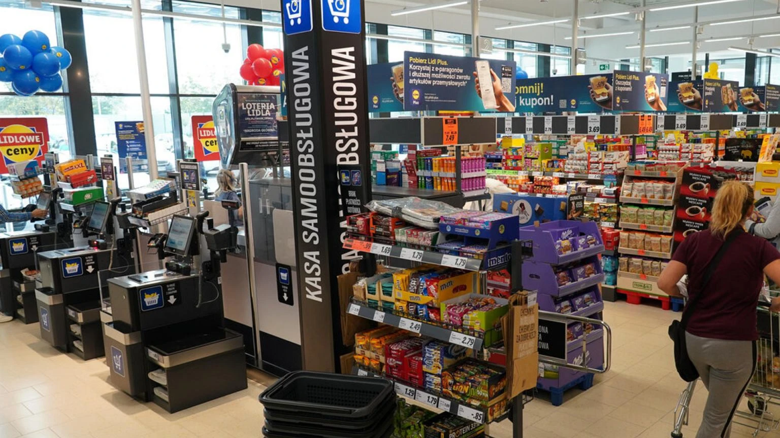 Kiedyś w gabinetach, dziś na ulicach. Lidl znów zaskakuje hitem za 29,99 zł. Kolejki też w CCC