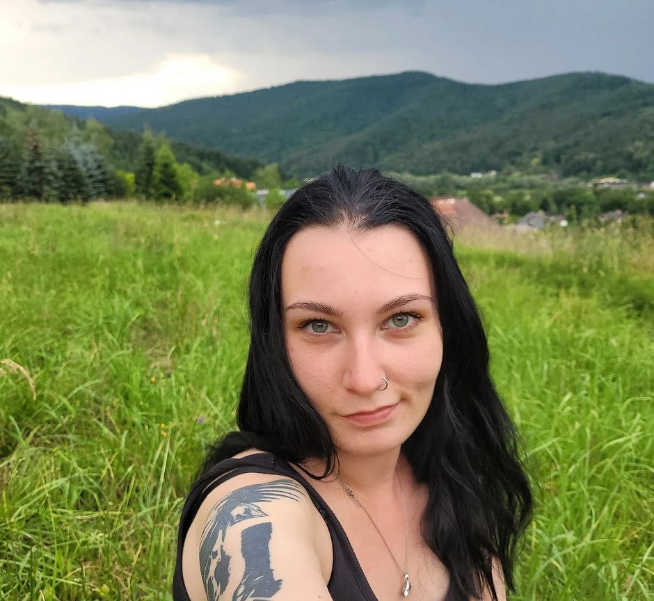 Angelika jest łowczynią burz. 