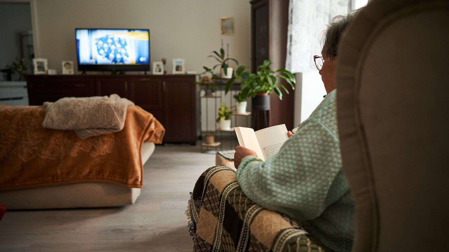 Opiekujesz się chorym rodzicem? ZUS może odmówić wsparcia. Tym osobom zasiłek się nie należy