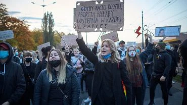 Szczecinek. Awantura podczas protestu kobiet. Kuria 