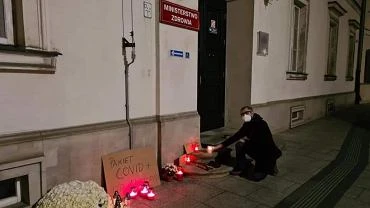 Porozumienie Rezydentw stawia znicze dla pacjentw i lekarzy zmarych na COVID-19