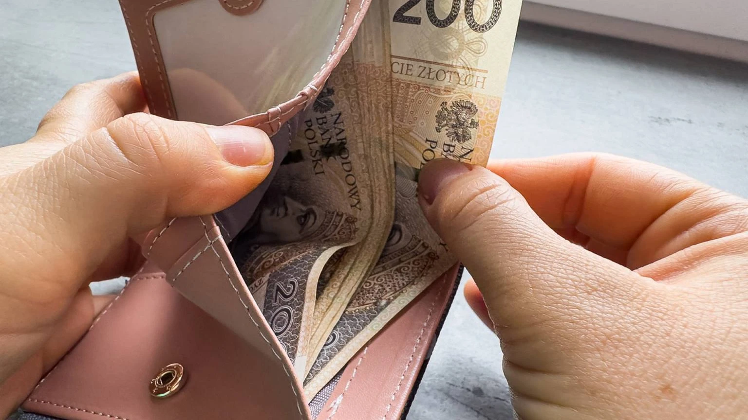 To pewne! Zasiłek pogrzebowy wzrośnie do 7000 zł. Tej grupie ZUS nie wypłaci ani grosza