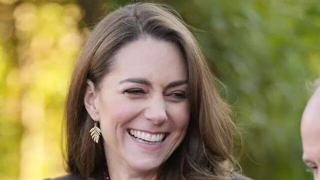 Kate Middleton Kembali Tampil di Publik, Temani Pangeran William Temui Keluarga Korban Ser...