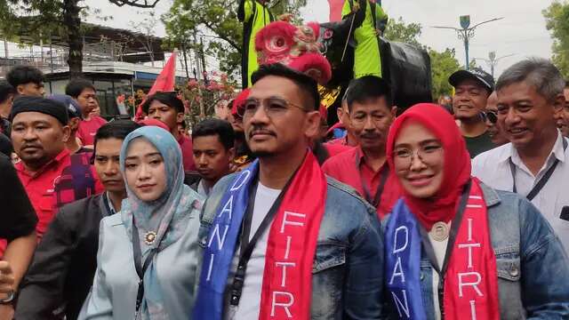 Tampil Dengan Gaya Remaja, Dani-Fitria Bawa Semangat Toleransi di Pilkada 2024 Kota Cirebo...