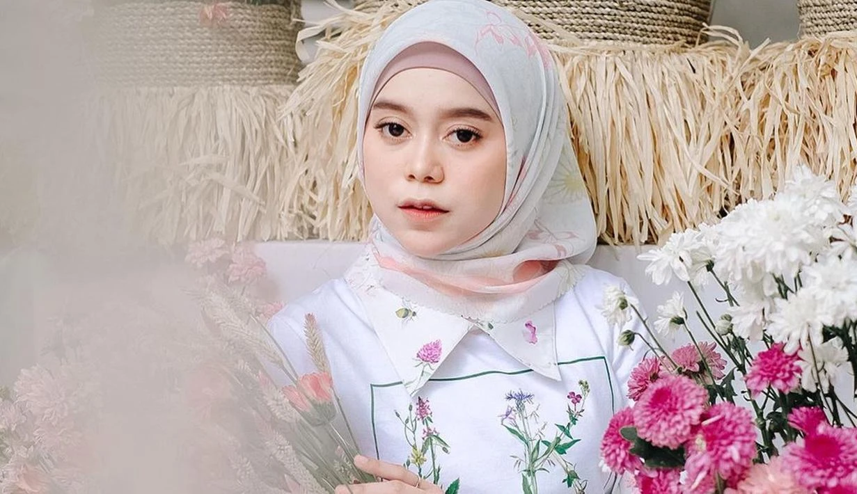 FOTO: Gaya Lesty Kejora Pakai Busana Putih, Tampil Memesona