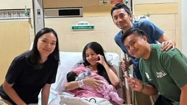 Potret Bahagia Irshadi Bagas, Pemeran Farel 'Heart Series' Dikaruniai Anak Pertama