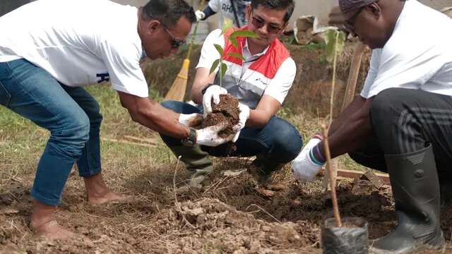 Sobat Aksi Ramadan 2025: 53 Relawan Pertamina Group Gotong-Toyong Bersihkan Masjid di Soro...